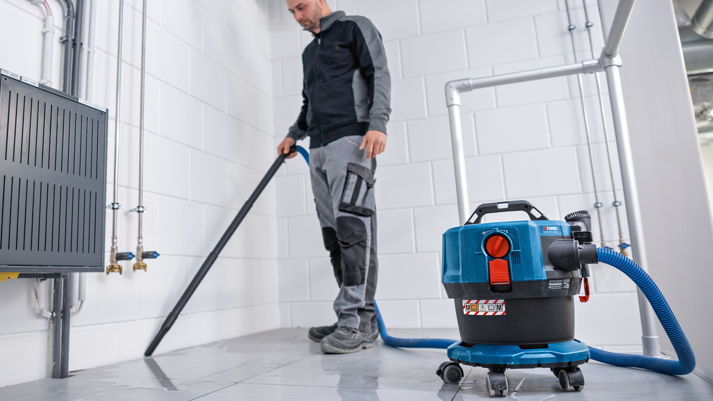 First M class cordless dust extractor from Bosch for professionals: Simple working with low dust levels with the GAS 18V-12 MC Professional