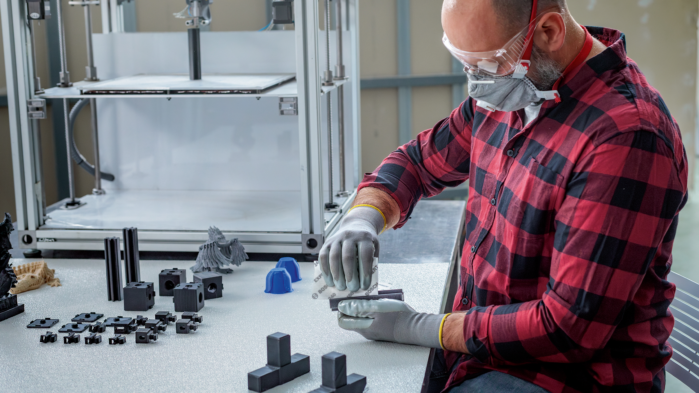 Suitable for sanding wood, metal, and plastic: Bosch Expert W480 Web for professionals and DIYers